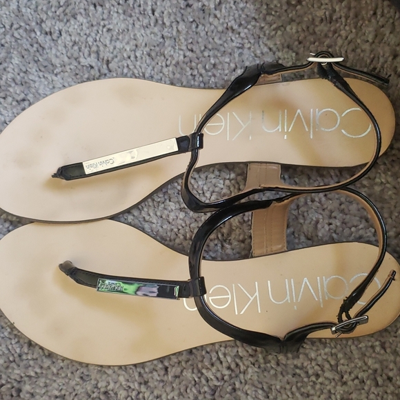 Women - Picture 3 of 3